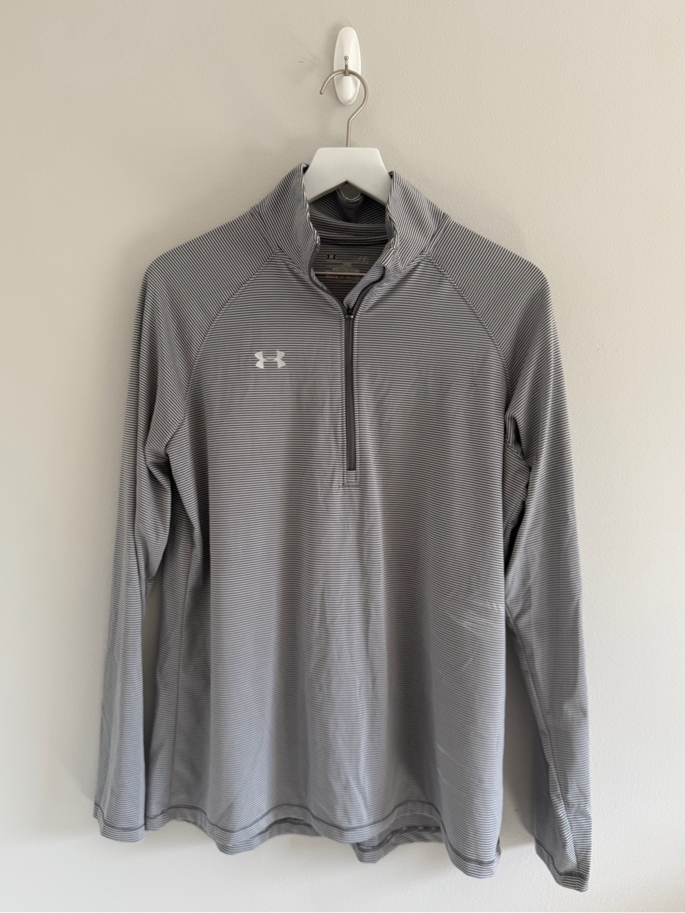 Under Armour Heat Gear Loose Gray Striped Quarter Zip Size L